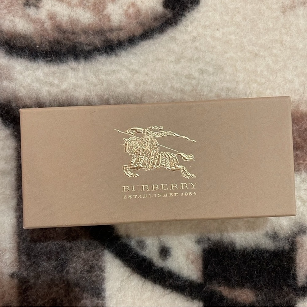 BURBERRY BOX + Cleaning Cloth For Sunnies or Small Goods, New Burberry
$55